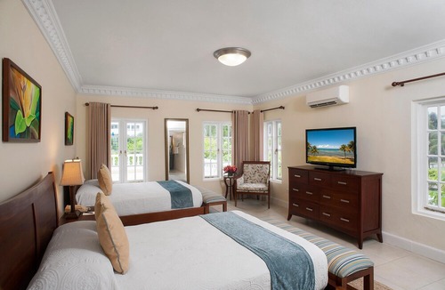 Montego Bay Resort | Elegant Stay w/ Spa Services, Free WiFi, Cocktail Lounge & On Site Restaurant