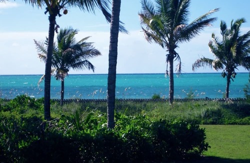 Freeport House | The Blue Inn Villa, 3 Bedroom Vacation Home