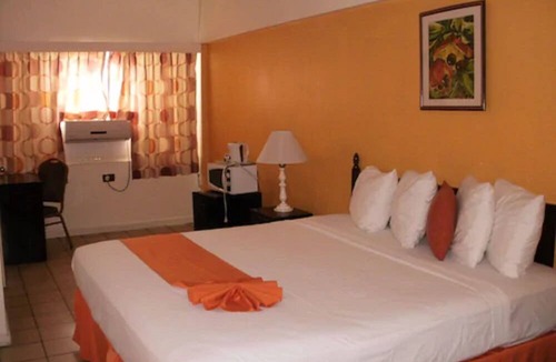 Ocho Rios Hotel | Pineapple Court Hotel