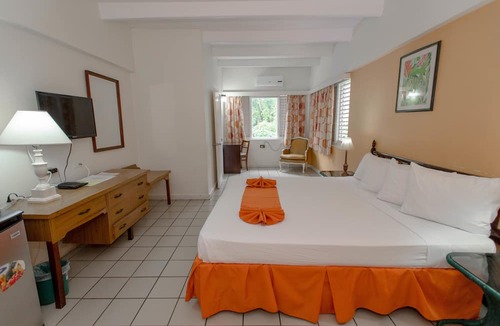 Ocho Rios Hotel | Pineapple Court Hotel