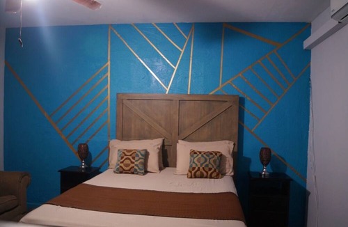 Constant Spring House | Rockhampton Retreat Guest House