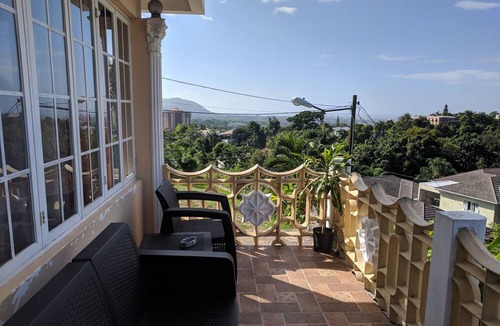 Constant Spring House | Rockhampton Retreat Guest House