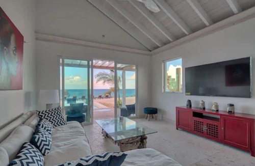 North Palmetto Point Hotel | La Bougainvillea Hotel and Villas
