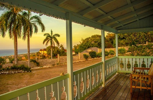 Greenwood House | Sunshine Lodge- Your Home Away From Home