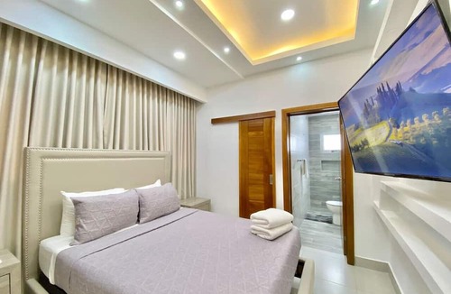 Downtown Santo Domingo Condo | Elegant, Finely Decorated City Center 2 Bdrm Condo, Pool, Near All