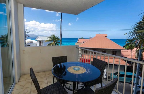Montego Bay Apartment | 2 Bedroom 2 Bathroom Modern Ocean View Central Location Apartment