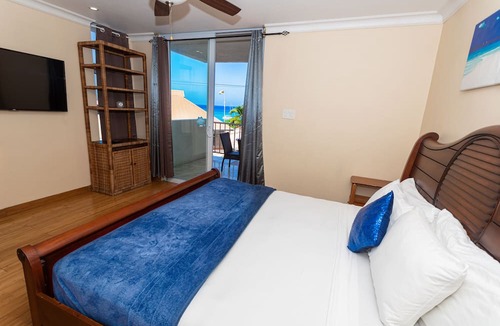 Montego Bay Apartment | 2 Bedroom 2 Bathroom Modern Ocean View Central Location Apartment