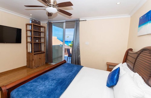 Montego Bay Apartment | 2 Bedroom 2 Bathroom Modern Ocean View Central Location Apartment