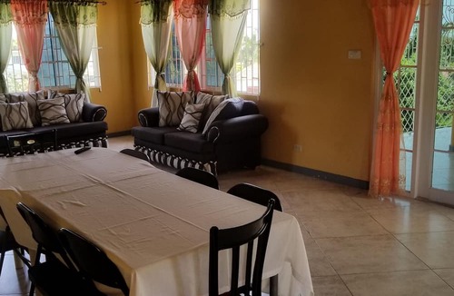 IronShore Estates Villa | Holiday House Second floor Ste