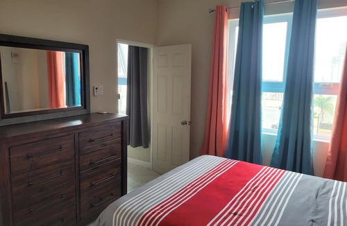 Eden Gardens Apartment | Relaxing Kingston Apartment in close proximity to entertainment