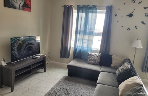 Eden Gardens Apartment | Relaxing Kingston Apartment in close proximity to entertainment