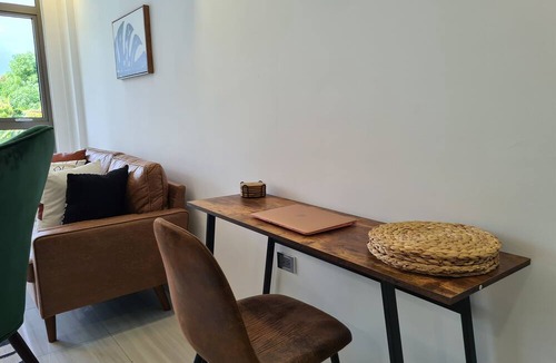 Saint Andrew Apartment | 24/7 Secured Lux 1B/R w/Pool by the Echelon