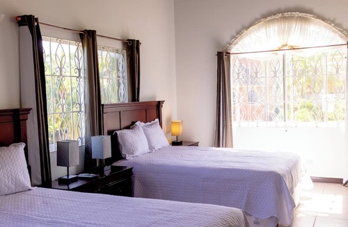 West Gate Hills Apartment | PINES VACATION RENTALS- EXCELLENT LOCATION, MINUTES FROM EVERYTHING.