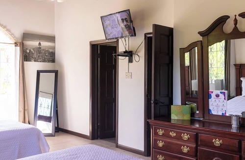 West Gate Hills Apartment | PINES VACATION RENTALS- EXCELLENT LOCATION, MINUTES FROM EVERYTHING.