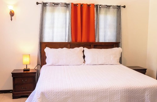 West Gate Hills Apartment | PINES VACATION RENTALS- EXCELLENT LOCATION, MINUTES FROM EVERYTHING.
