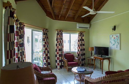 Runaway Bay Apartment | Pipers Cove - Runaway Bay