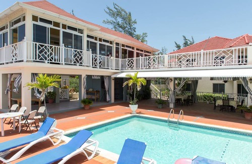 Runaway Bay Apartment | Pipers Cove - Runaway Bay