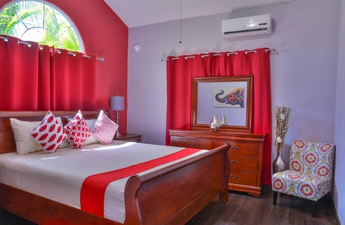 Kingston Villa | The Country Club Villa II