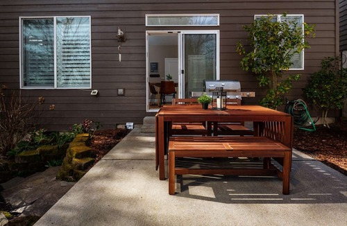 Beaverton House | Fantastic Suburban Escape w/Patio and Green Space Beyond, Close to Intel and Nike, Short Walk 2 MAX