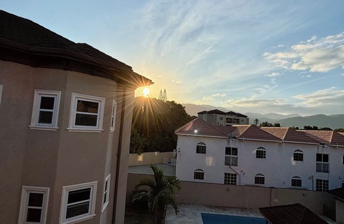 Beverly Hills Apartment | Casa Pors Luxury Apartment with Security, Pool, Gym, & AC in Charming Kingston 6