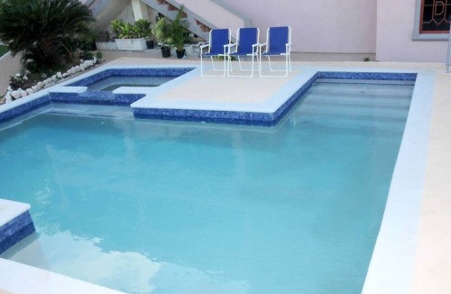 Runaway Bay Villa | 6 Br Peaceful Coastal Getaway with Pool and Beach Access