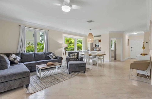Paradise Island Condo | Large 4BDR/Family/Pool/Location/Atlantis Unit 2