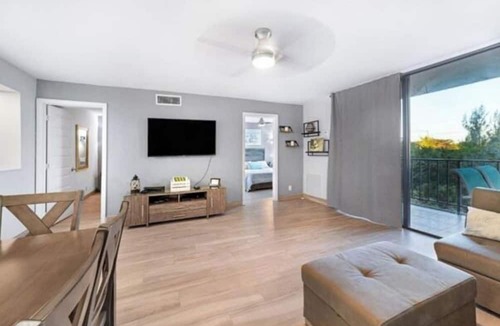 Windsor Park Condo | Charming 2-bedroom Beach Access Condo in marvelous Freeport, Lucaya