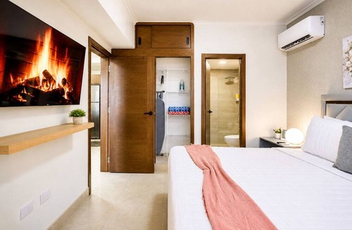 Evaristo Morales Apartment | Beautiful City Center 1BR Condo, Full AC, Fast Wi-Fi, King Bed, Pool.