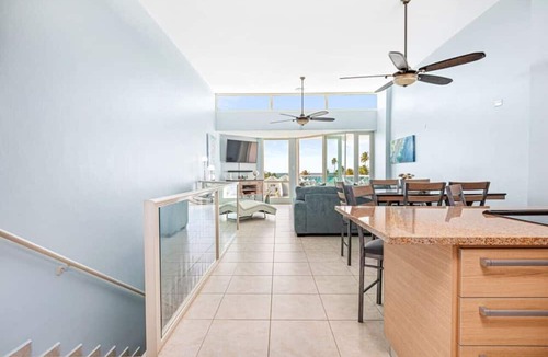 Herreras Condo | Ocean View Penthouse with pool, beachfront complex