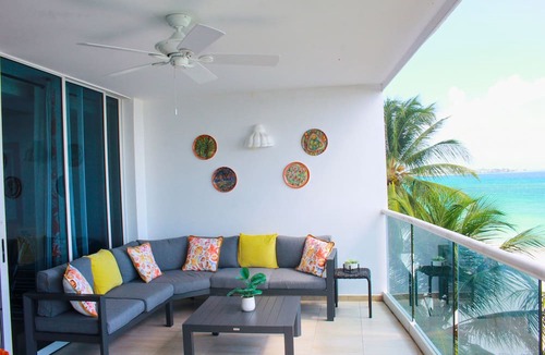 Maxwell Condo | White Sand Beach Front, Turquois Blue Ocean View, Pools, Hot tub, Guarded,5 star
