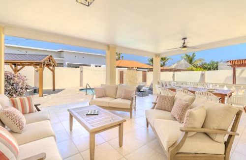 Opal Apartment | 5 min to Beach Luxe Villa Opal Breeze by Bocobay