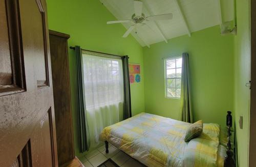 Banse Apartment | Cozy Hillside Stay At Cassie's Place