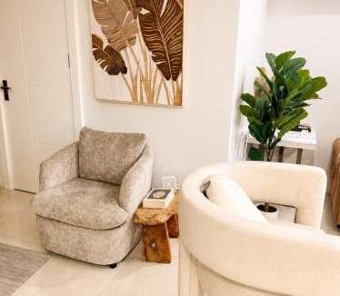 Cadushi Largo Villa | 5BR Villa Aruba with Pool Sleeps 10 Family Friends