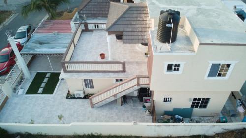 Cave Hill Estate Apartment | Cozy apartment in the cool hills of Hellshire