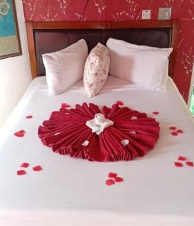 Runaway Bay Apartment | Little Savoy Guest House new