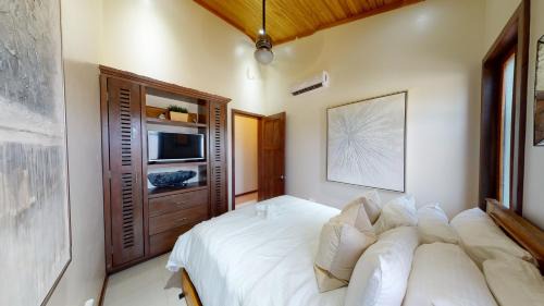 San Pedro Villa | Private Beachfront Estate & Concierge