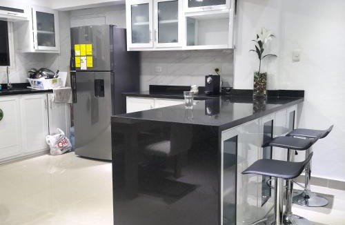 Mendoza Apartment | Apartamento en Santo Domingo este, con piscina y parking vigilado