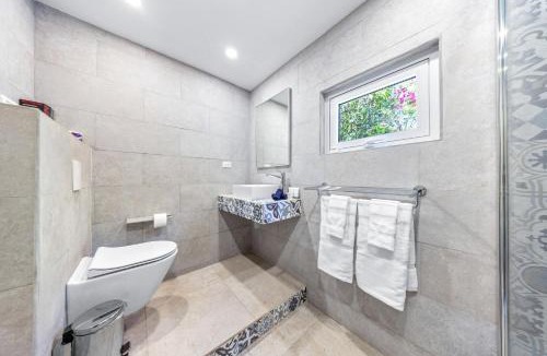 Santa Cruz Apartment | Luxury 6BR Nature Retreat Carpe Diem by Bocobay