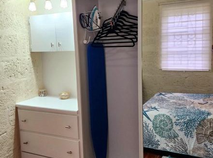 Scarborough House | CoralStone Escape near beach and airport with private garden