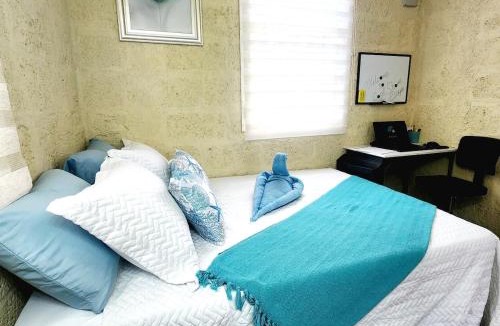 Scarborough House | CoralStone Escape near beach and airport with private garden