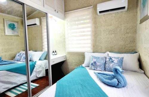 Scarborough House | CoralStone Escape near beach and airport with private garden