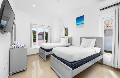 Washington Villa | Villa Noah Your Luxurious 4BR Retreat by Bocobay