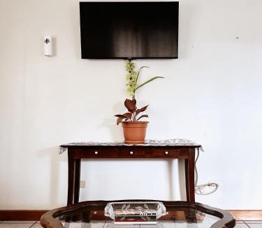 Armenia House | Capital Escape - Charming bungalow with WiFi & AC