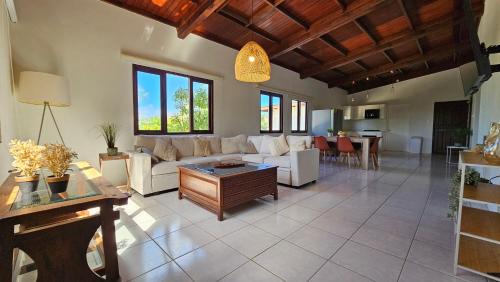 Paradera Villa | Country Hill Villa with Stunning Views