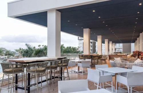 Palm Beach Resort | Embassy Suites By Hilton Aruba Beach Resort