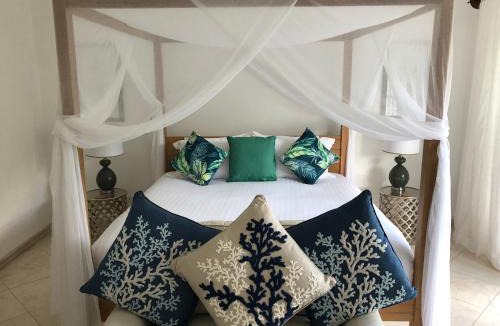 Little Battaleys Villa | Battaleys Mews