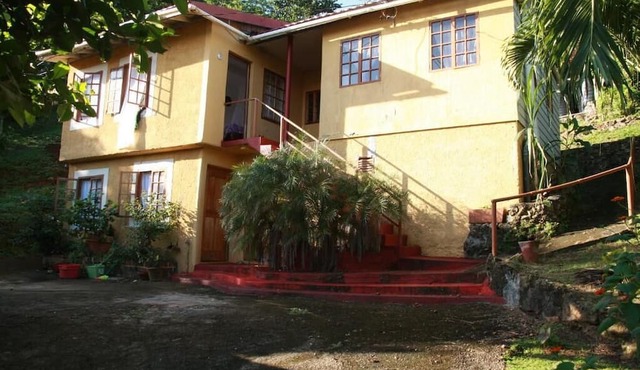 La Familia Guesthouse