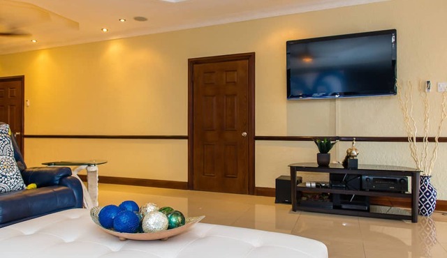 Kingston Luxury Family Retreat