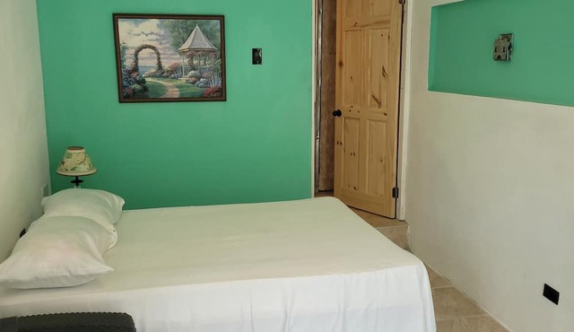 Cozy studio apartment with private parking