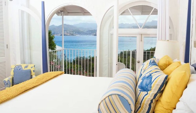 Deluxe Villa w/Balcony, Ocean View & Pvt Beach Access - Escape for the Senses